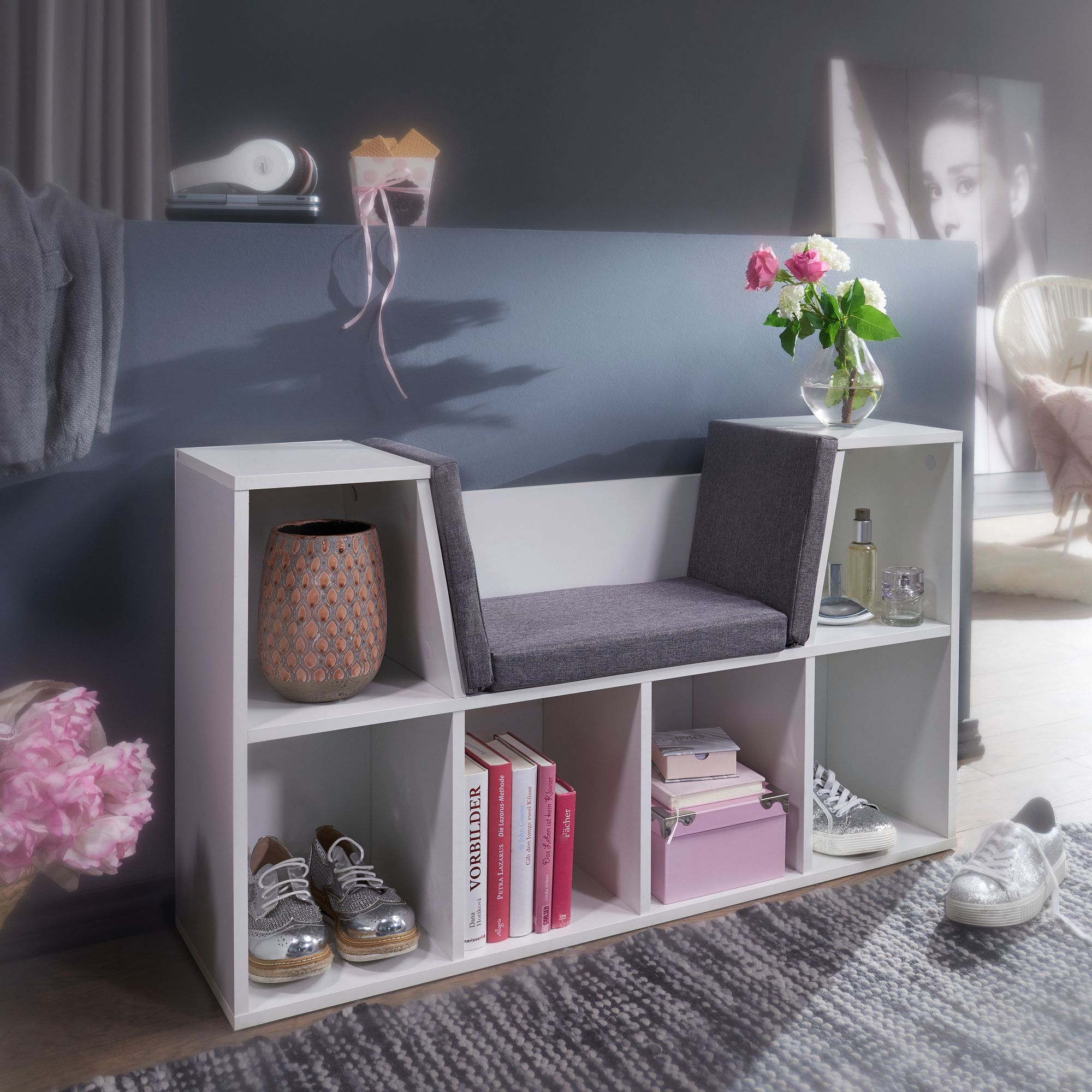 Design Regal mit Sitzfläche Weiß Matt / Graues Polster | 101,5x61,5x30 cm | 6 Fächer, moderne Sitzbank