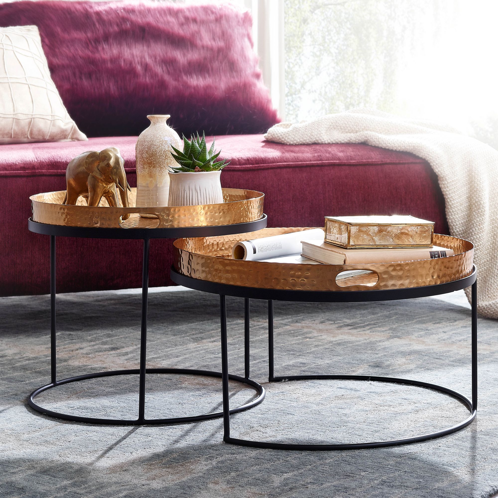 2er Set Couchtische Gold/Schwarz Metall | Goldfarbenes Aluminium & schwarzer Stahl | Maße 56x56x33 cm und 46x46x41 cm
