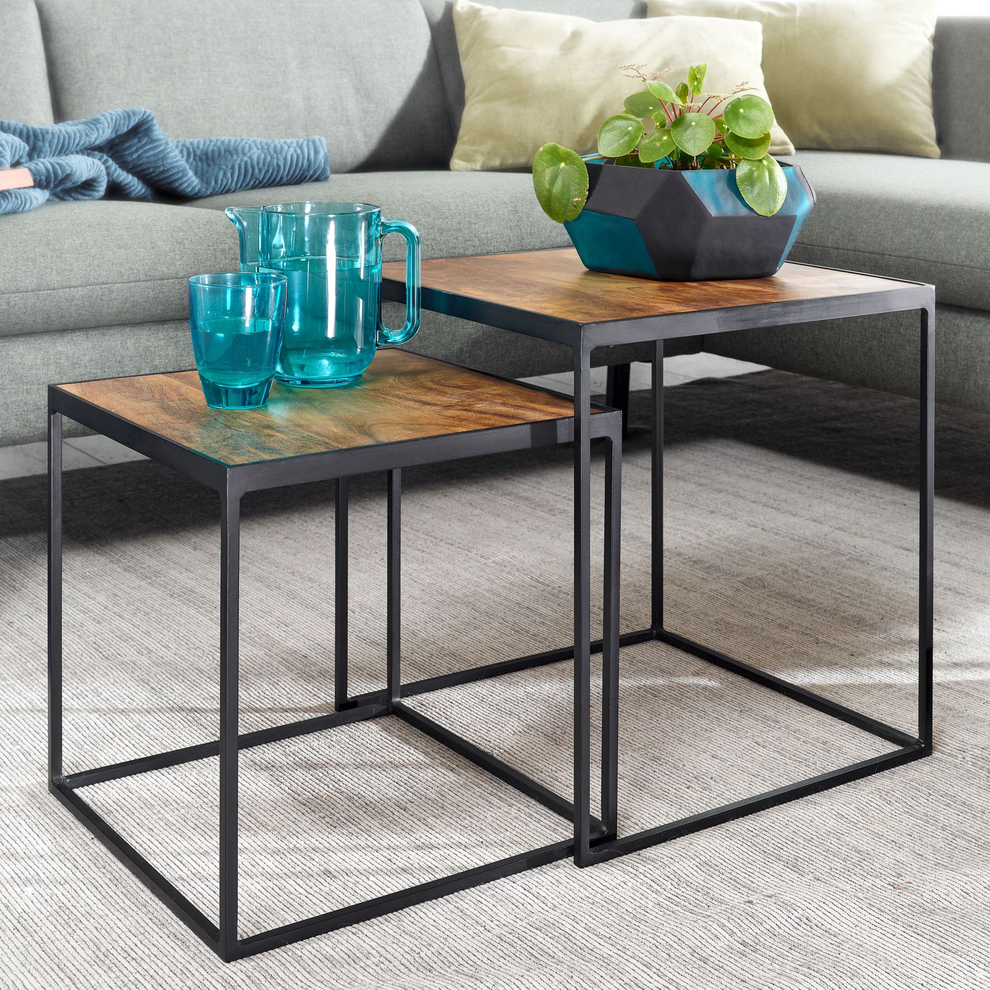 2er Set quadratische Beistelltische Mango Massivholz & schwarzes Metall | Industrial Style | 40x40x44 & 35x35x36 cm