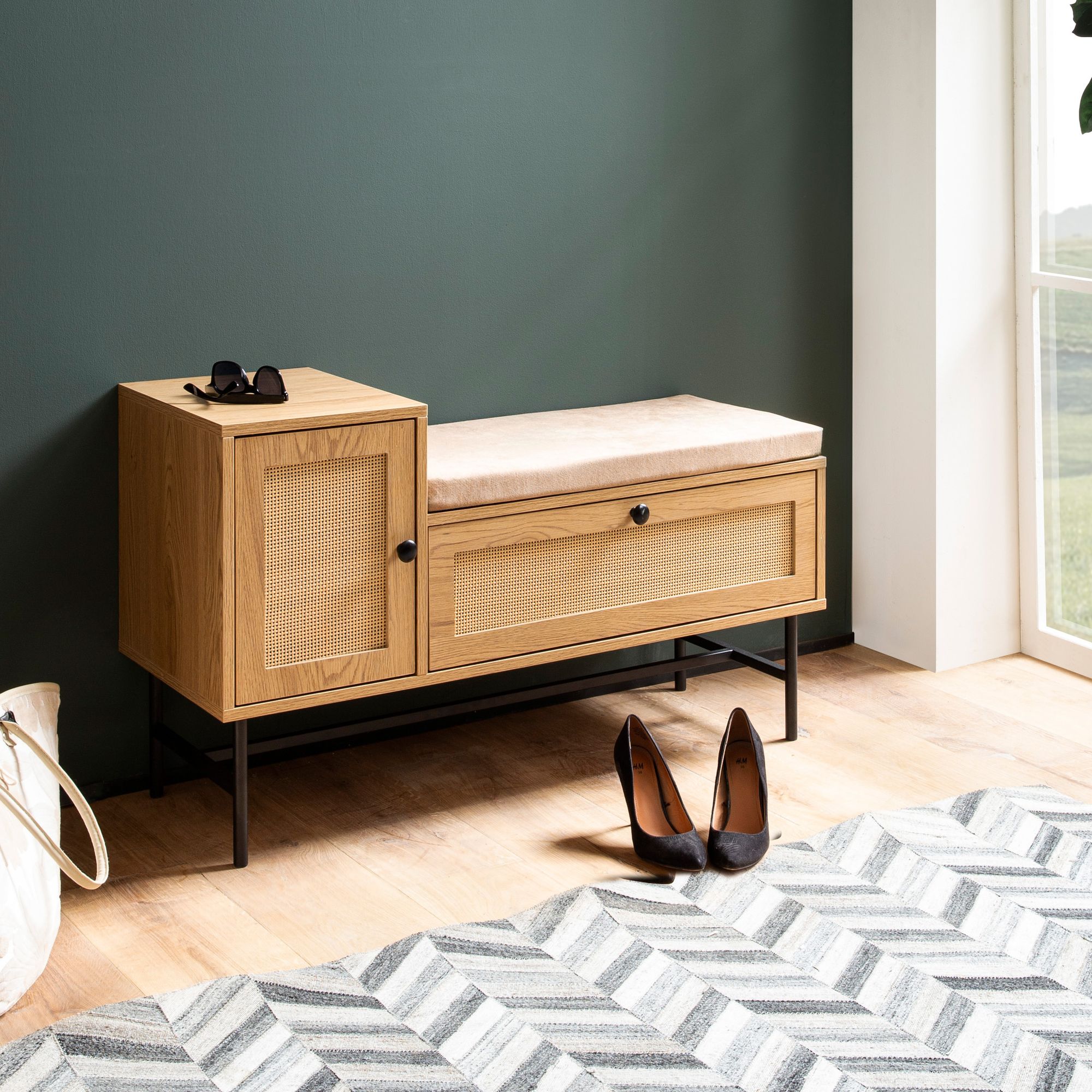 Schuhbank mit beiger Stoff-Sitzfläche, Schublade und Tür | Eiche-Dekor | 100x60x38 cm